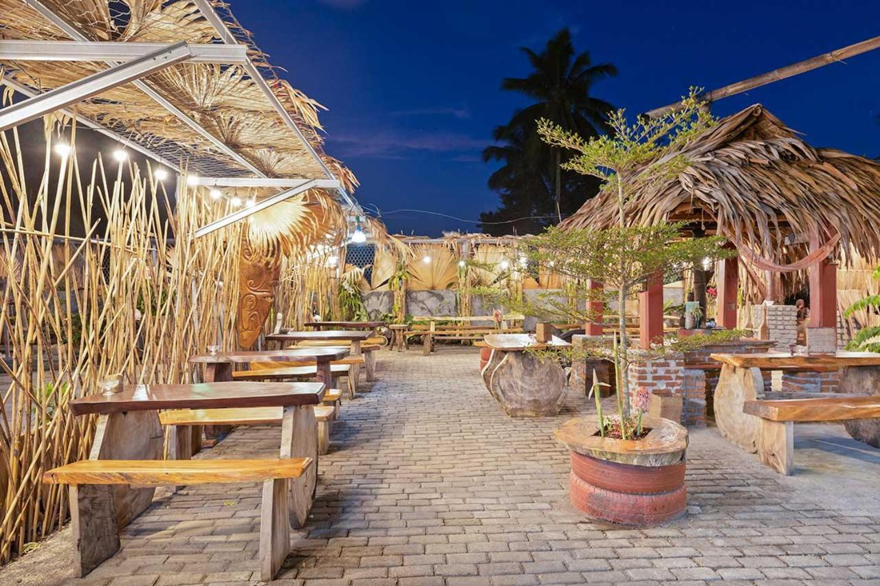 Onong'S Homestay & Cafe Tomohon Eksteriør billede
