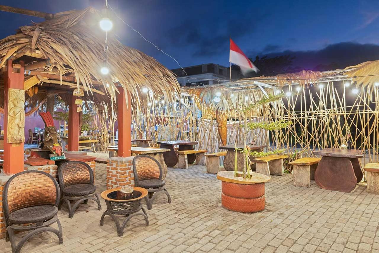 Onong'S Homestay & Cafe Tomohon Eksteriør billede